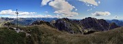 03 Alla croce di vetta dello Zucco Barbesino (1954 m) con vista in Zuccone Campelli